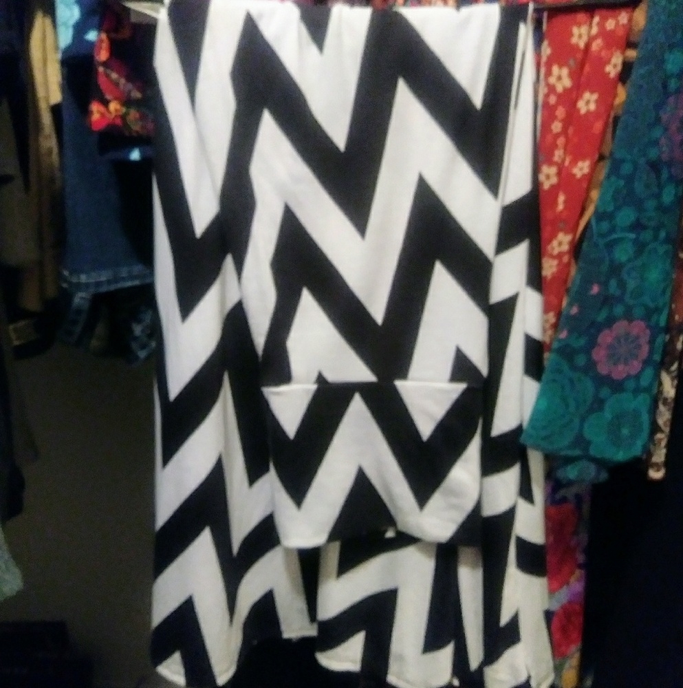 Xs white and black chevron maxi